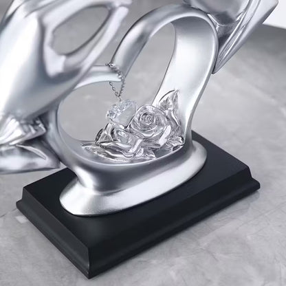 Elegant Resin Love Ornament with Heart Gemstone – Romantic Gift for Weddings & Valentine’s
