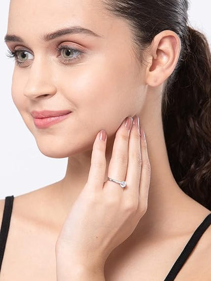 Elegant 925 Silver Diamond-Cut Solitaire Ring