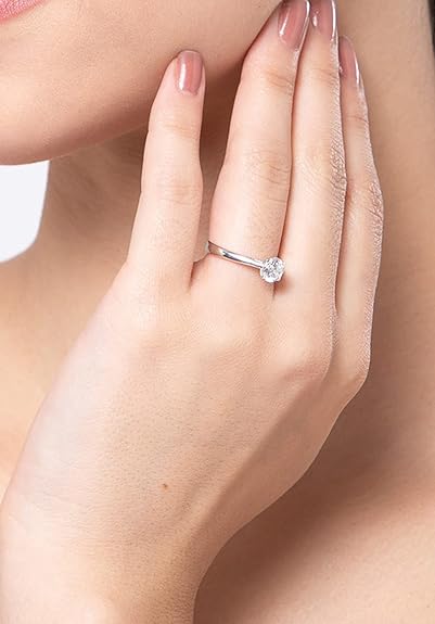 Elegant 925 Silver Diamond-Cut Solitaire Ring